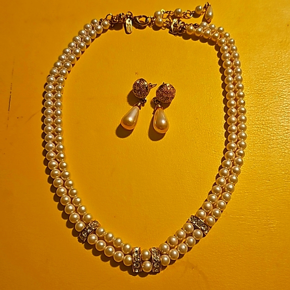 Curtural Pearl Nacklace w/Crystal & Goldtone Accents w/Earrings *Pierce Post - Picture 1 of 10